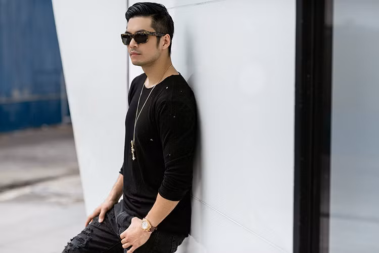 Ngoài gương mặt điển trai, Thiên Nguyễn còn sở hữu thân hình chuẩn với số đo 3 vòng lần lượt 101-80-99, chiều cao 1m79.