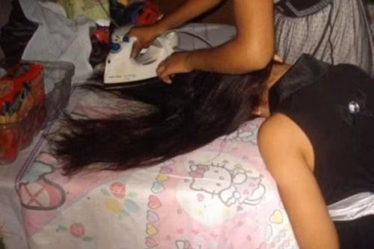 Nhanh tay lên nào, anh ấy chờ dưới nhà lâu rồi. 