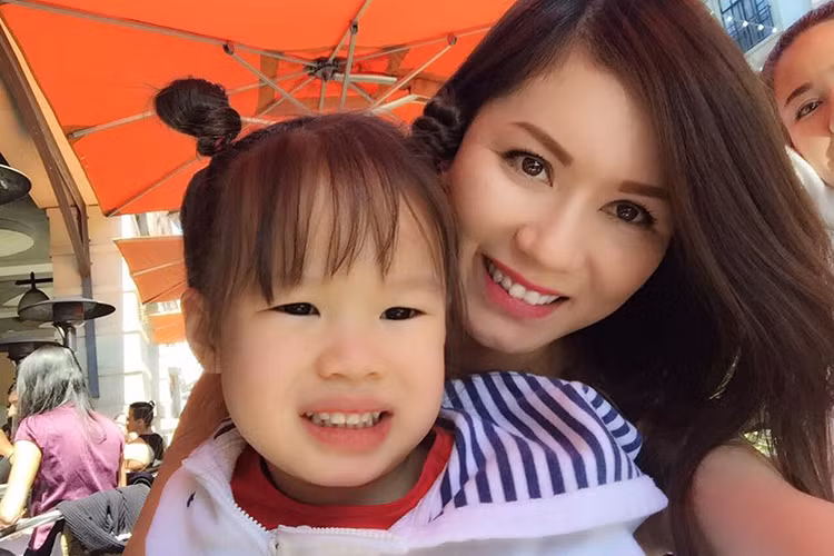 Trước khi mang bầu con trai đầu lòng, vợ Đan Trường vốn là người phụ nữ rất yêu trẻ con.