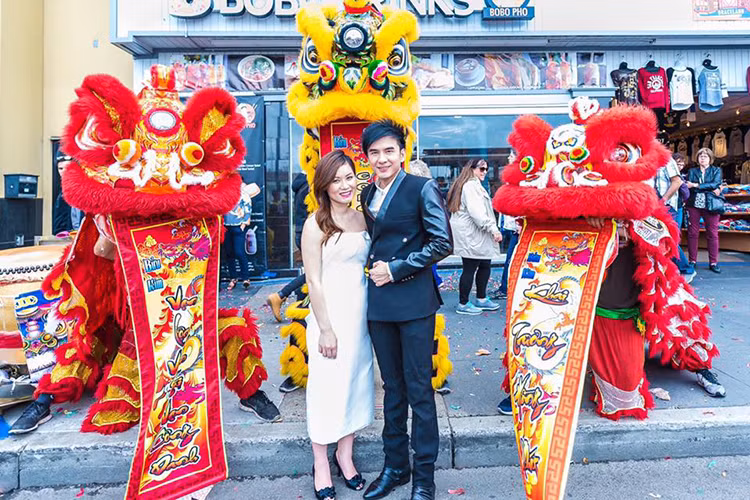 Vo Dan Truong lan dau khoe anh bung bau lo ro