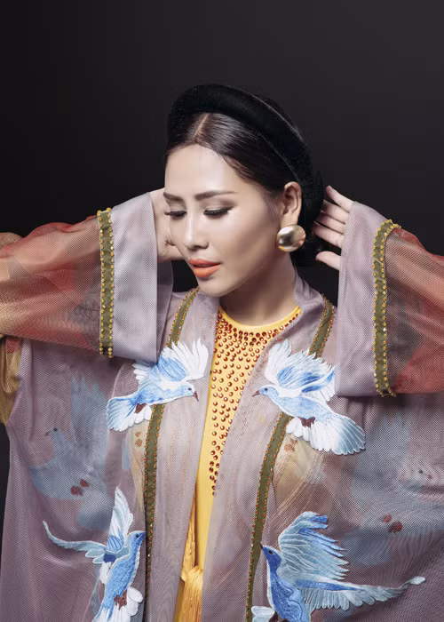 Dù chỉ được làm trong 5 ngày nhưng trang phục dân tộc của Nguyễn Thị Loan vẫn mang đậm hồn cốt của dân tộc và đủ sức tỏa sáng tại đấu trường nhan sắc quốc tế.