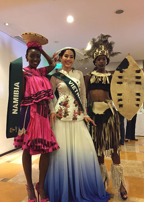 Là một cô gái thân thiện, dễ gần, Hoa khôi Đồng bằng sông Cửu Long 2015 được khá nhiều thí sinh yêu mến. (Ảnh: Facebook nhân vật) 