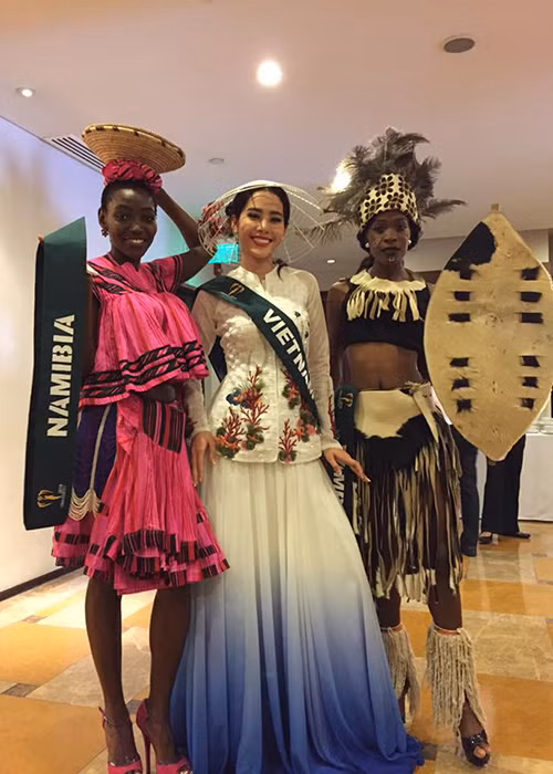 Là một cô gái thân thiện, dễ gần, Hoa khôi Đồng bằng sông Cửu Long 2015 được khá nhiều thí sinh yêu mến. (Ảnh: Facebook nhân vật) 