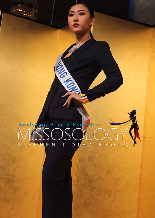 Theo sau đại diện của Venezuela là Kelly Chan. Không chỉ nói tiếng Anh trôi chảy, người đẹp đến từ Hong Kong còn có khả năng lãnh đạo. Hiện tại, Kelly Chan đang làm người mẫu. 