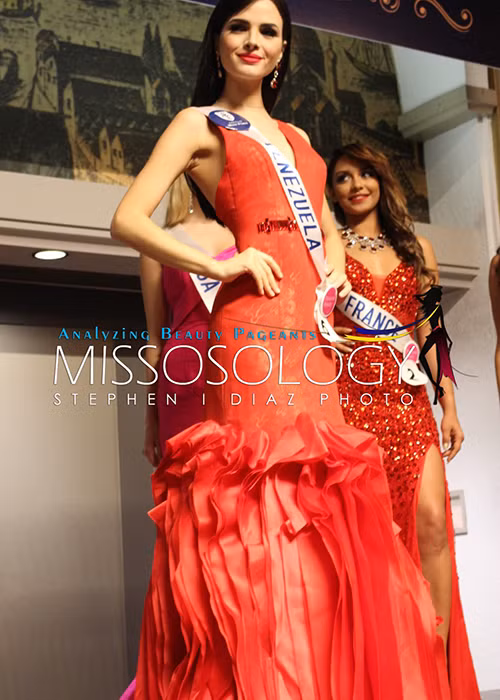 Jessica Duarte đến từ Venezuela xếp ở vị trí thứ 6. Khi trang điểm nhẹ, cô gái tài năng này được khen tỏa sáng hơn. 