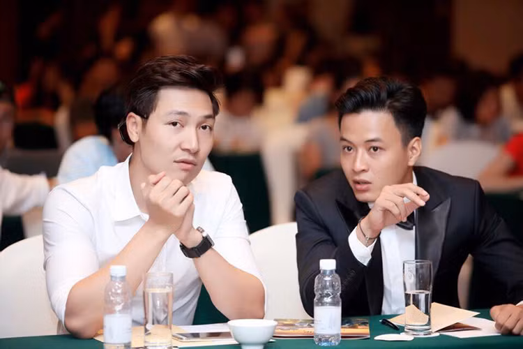 Mạnh Trường và Hồng Đăng đang là hai cái tên gây chú ý với vai diễn Huy và Sơn trong bộ phim truyền hình “ Zippo, mù tạt và em”.