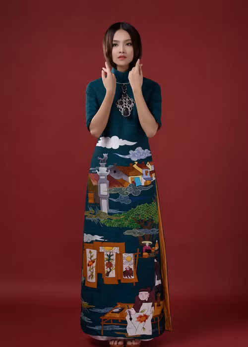 Thông qua BST “Cổng Làng”, NTK Lan Hương mong muốn cùng mọi người hưởng ứng thông điệp: “Hãy trân trọng những cổng làng trong phố. Hãy giữ lấy hồn quê của Hà Nội hôm nay”.