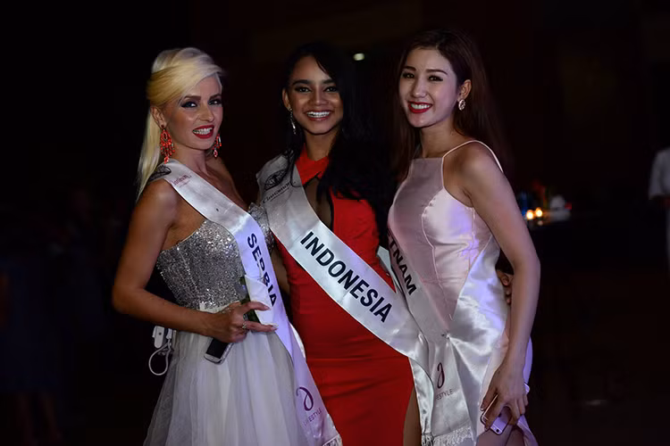 Cụ thể, Á hậu 1 cuộc thi Hoa hậu Biển Việt Nam 2016 cao 1m73, nặng 51 kg và có số đo 3 vòng: 85–60-90. (Ảnh: FB Miss Intercontinental)