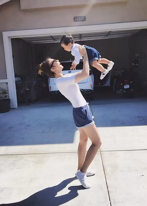 Dù bận rộn nhưng Ngọc Quyên vẫn dành nhiều thời gian cho cậu con trai của mình.