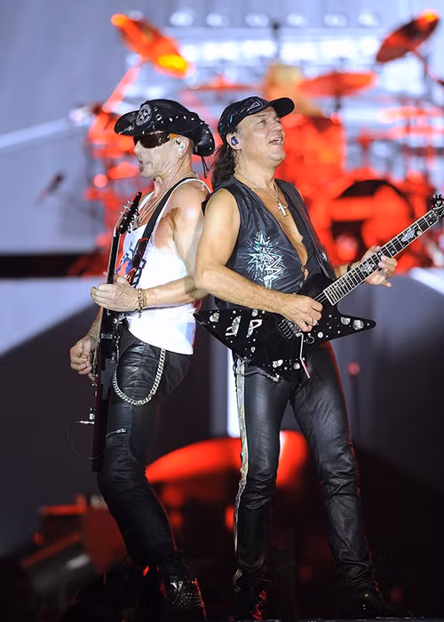 Ban nhac rock Scorpions chay het minh vi khan gia Ha Noi-Hinh-3