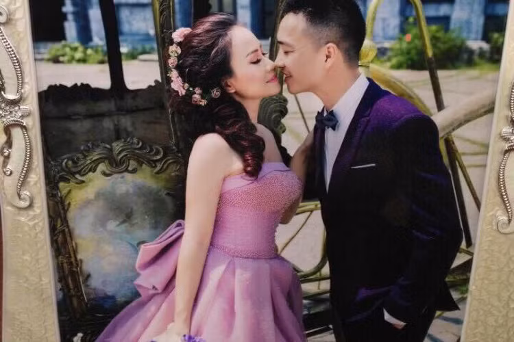 Trước đám cưới, Cao Thắng là người đàn ông chưa từng kết hôn trong khi Hoàng Yến đã trải qua 3 lần đò.