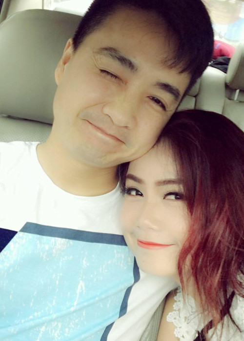 Hoàng Yến và người chồng thứ 4 của mình đều có phong cách thời trang rất trẻ trung, tinh nghịch.