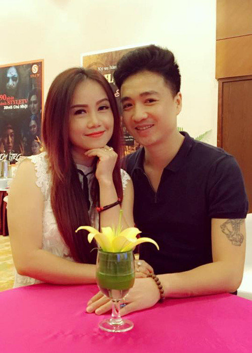 Chuyện tình cảm của nữ diễn viên được mệnh danh "lẳng lơ nhất màn ảnh Việt" và ông xã kém tuổi được gia đình hai bên hết mực ủng hộ.