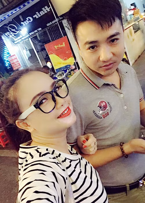 Cả hai cũng không ngần ngại dành lời tình cảm cho "nửa kia" của mình.