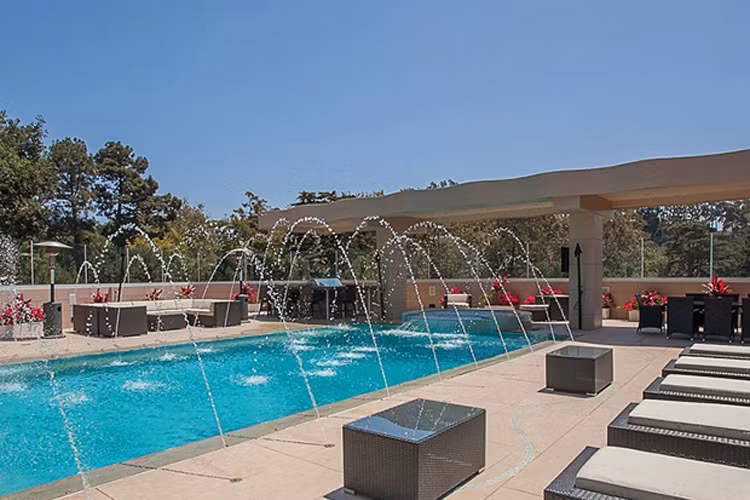 Không gian giải trí tuyệt vời bên ngoài căn hộ của Rihanna.