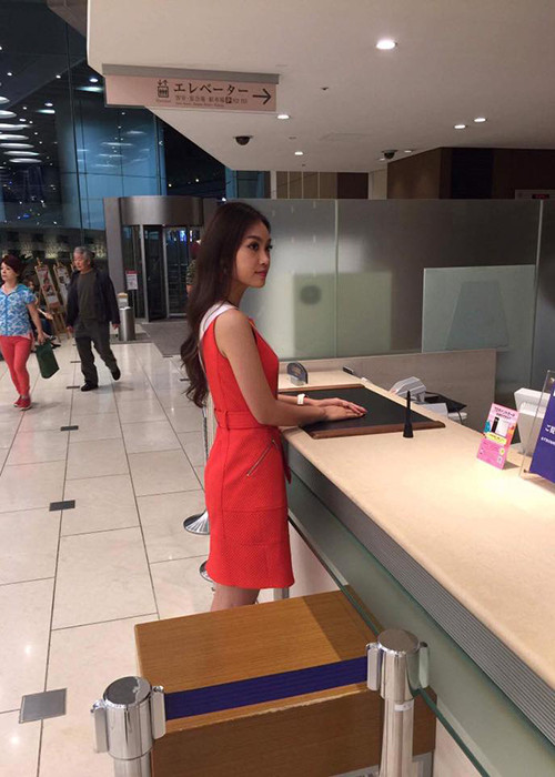 Trong ngày đầu tiên tại cuộc thi Hoa hậu Quốc tế 2016, Phương Linh đã nhận phòng và cùng ở với đại diện của Sri Lanka. (Ảnh: FBNV)