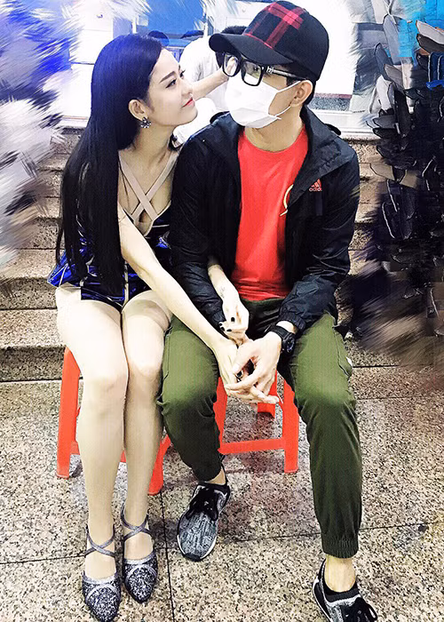 Những khoảnh khắc tình tứ của cặp đôi Tim - Trương Quỳnh Anh khiến không ít người phải ghen tị.