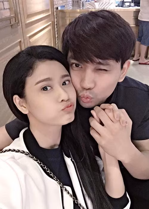 Trương Quỳnh Anh từng khoe chồng dành số tiền anh vất vả kiếm được để mua túi xách, giày và điện thoại tặng vợ.