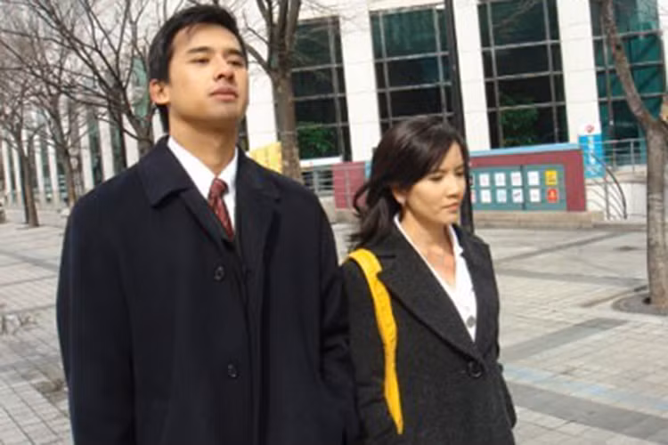 Trong “Mùi ngò gai”, Lương Thế Thành vào vai Thiện - người yêu sau này của nữ nhân vật chính Vy. Mặc dù lần đầu đóng phim nhưng sở hữu ngoại hình ưa nhìn cùng diễn xuất tự nhiên, Lương Thế Thành chiếm được thiện cảm của nhiều khán giả. (Ảnh: CJ Media) 