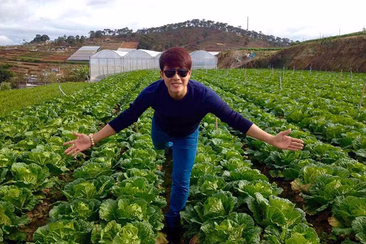 Chia sẻ về tiêu chí chọn bạn đời, nam diễn viên phim “Mùi ngò gai” cho hay anh chỉ cần nửa kia có công việc ổn định và hiểu cho nghề của anh đồng thời cả hai hợp tính và hợp tuổi. Ảnh: Facebook nhân vật)