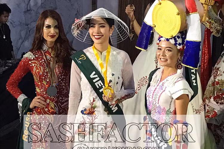 Mới đây, Hoa khôi Nam Em vừa đoạt giải vàng ở phần thi Người đẹp ăn ảnh trong khuôn khổ cuộc thi Hoa hậu Trái đất 2016. (Ảnh: SashFactor) 