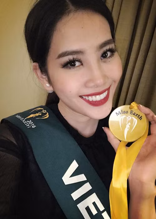 Đây là thành tích rất đáng tự hào bởi Người đẹp ảnh là một trong 4 giải thưởng phụ quan trọng nhất của cuộc thi Hoa hậu Trái đất 2016. (Ảnh: Facebook nhân vật) 