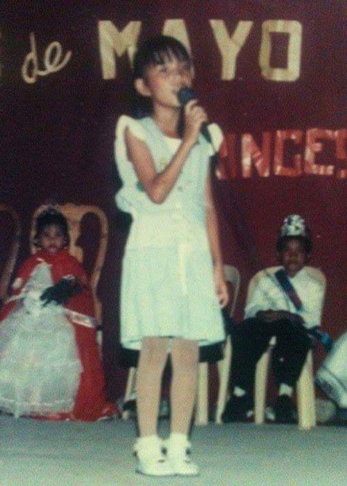 Tân quán quân Vietnam Idol 2016 tên thật là Janicee Aranjuez Buco. Cô sinh năm 1988, tại Manila, Philippines.