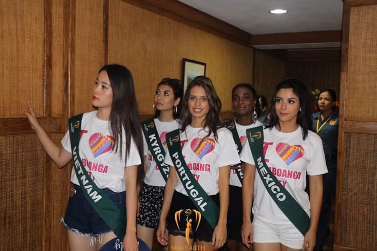 Ngày mai (25/10), Nam Em sẽ bước vào phần thi trang phục dân tộc. Nhiều khả năng đại diện của Việt Nam sẽ lần đầu tiên đưa áo bà ba ra giới thiệu với bạn bè quốc tế. (Ảnh: Miss Earth) 