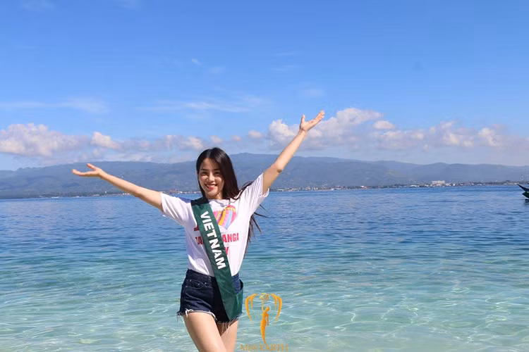 Bên cạnh đó, Nam Em hiện còn đang dẫn đầu bảng bình chọn Thí sinh được yêu thích nhất tại Hoa hậu Trái đất 2016 do độc giả Missosology bình chọn. (Ảnh: Miss Earth) 