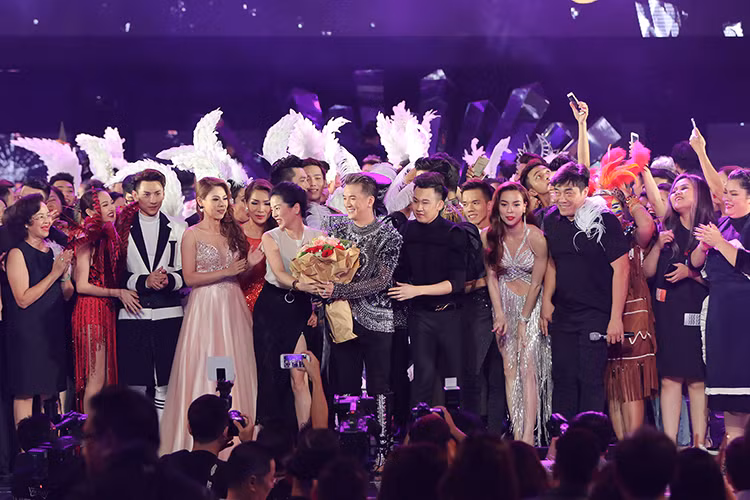 Ngày hôm qua cũng là ngày sinh nhật chính thức của “ông hoàng nhạc Việt”.