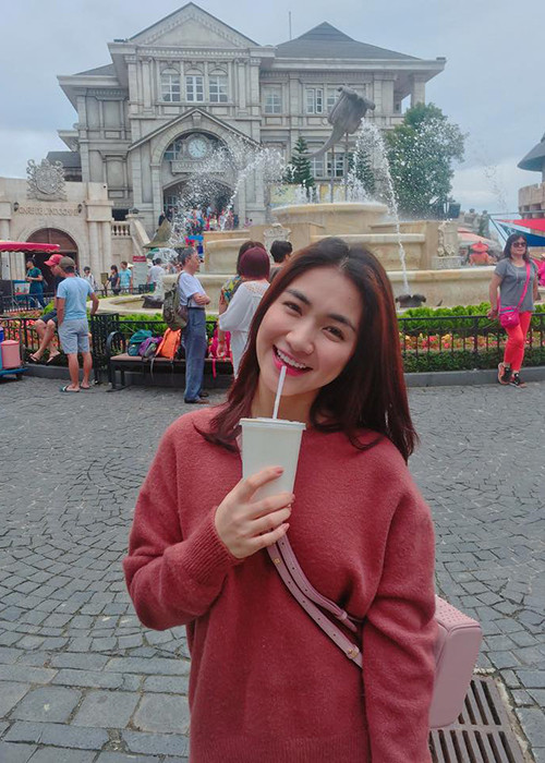 Với nụ cười luôn rạng rỡ trên môi trên sân khấu lẫn ở đời thường, Hòa Minzy khiến fans bớt lo lắng sau chuyện tình cảm đổ vỡ.