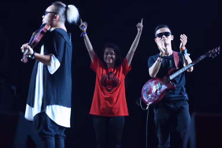 Trong phần biểu diễn mang tên Lucky Duck, PB Nation thể hiện một số bài hát: “Để em rời xa”, “Hà Nội của tôi”, “Hoa”, “Chợ tình”... 