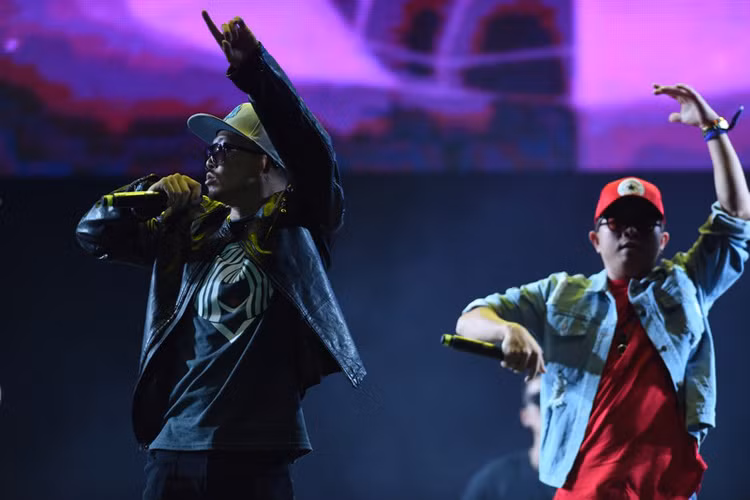 Nhóm PB Nation cũng tham gia biểu diễn trong đêm mở màn Lễ hội âm nhạc quốc tế Gió Mùa 2016. 