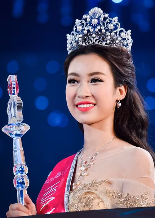 Một tháng sau đăng quang, Hoa hậu Đỗ Mỹ Linh từng trải lòng về cuộc sống mới. Trên trang cá nhân, Mỹ Linh tự nhận bản thân còn nhiều thiếu sót nhưng cô tin sẽ ngày càng hoàn thiện hơn.