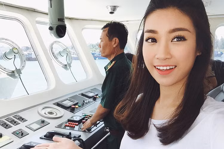 Người đẹp sinh năm 1996 đã quyết định thay đổi kiểu tóc để mang lại một hình ảnh mới mẻ hơn sau đăng quang.