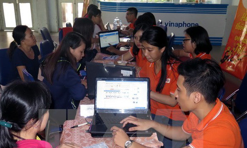 Hon 72.000 ve tau Tet Dinh Dau duoc dat qua mang thanh cong