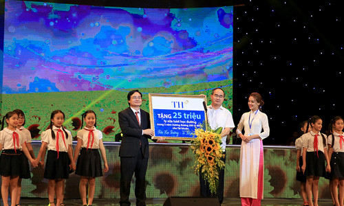 Sua hoc duong Vi Tam Voc Viet: De tre Viet Nam khong phai…kieng chan, nguoc nhin