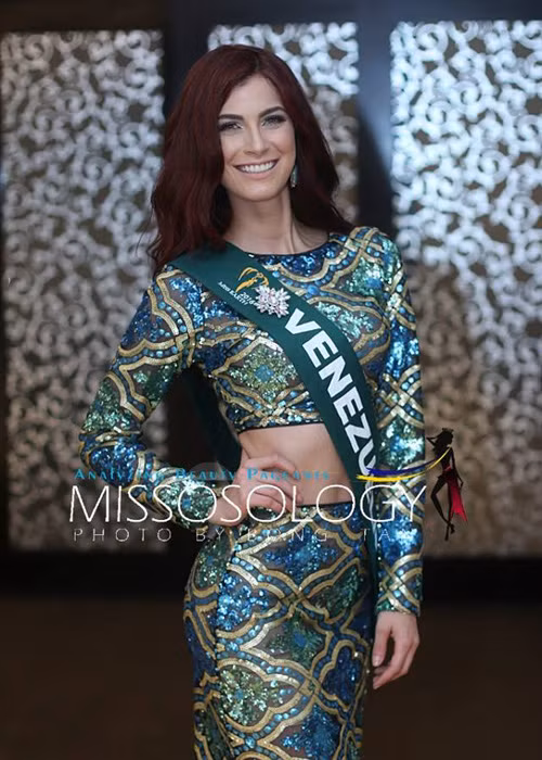 Dự đoán về thí sinh giành được vương miện Hoa hậu Trái đất 2016, Missosology cho rằng đó là đại diện của Venezuela - Stephanie de Zorzi. Mặc dù không giành bất cứ giải vàng nào ở phần thi phụ nhưng Stephanie vẫn được đánh giá cao về nhan sắc lẫn tài năng. (Ảnh: Missosology) 
