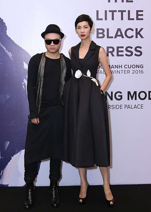 Trực tiếp tham gia tuyển chọn người mẫu trình diễn cho show diễn cá nhân lần thứ 9 của mình, Đỗ Mạnh Cường diện cả cây đồ hiệu màu đen.