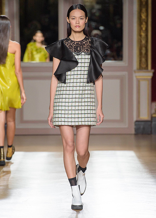 Theo đó, chân dài sinh năm 1993 là một trong những người mẫu tham dự show diễn của YDE - thương hiệu thời trang cao cấp của Đan Mạch.