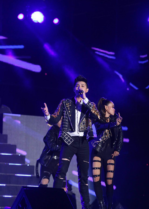 Tờ Osen của Hàn Quốc gọi Noo Phước Thịnh là “Bi Rain Việt Nam”. Tên của anh còn được tờ My Daily giật tít “Hãy cảm nhận âm nhạc Việt Nam thông qua Noo Phước Thịnh". (Ảnh: VTC News)