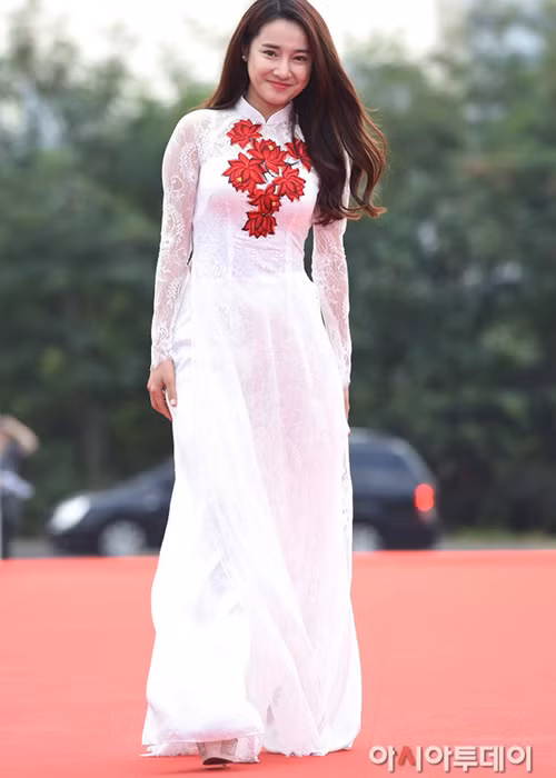 Một sao Việt khác cũng được truyền thông Hàn Quốc chú ý là Nhã Phương. Cách đây không lâu, cô sang Hàn Quốc tham gia lễ trao giải Seoul International Drama Awards lần thứ 11. (Ảnh: Zing)
