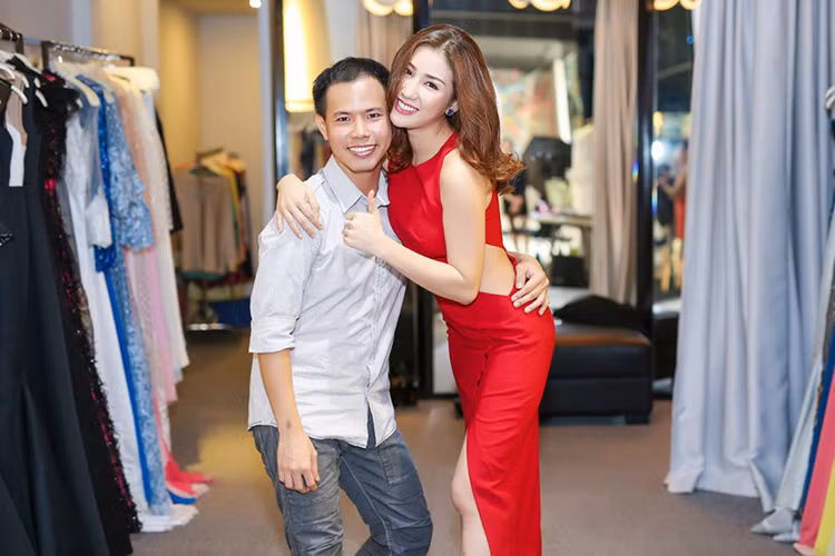 Bảo Như đã thử qua những mẫu thiết kế mới nhất vừa tôn lên vóc dáng vừa giúp người mặc tỏa sáng tại cuộc thi của NTK Vincent Đoàn. 