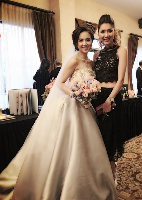 Được biết, bố mẹ chồng của Đinh Ngọc Diệp vốn định cư ở Mỹ. Đám cưới lần này diễn ra đúng 1 năm sau lễ đính hôn của cặp đôi tại Việt Nam.