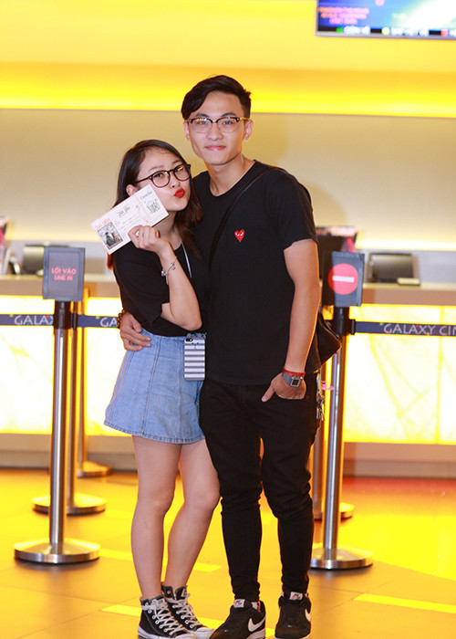 Cặp đôi trẻ cùng đến thưởng thức tác phẩm đến từ Banjong Pisanthanakhun - đạo diễn của phim “Tình người duyên ma”. 