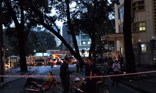 Co thu bat goc sau mua, giao thong TP HCM ket cung