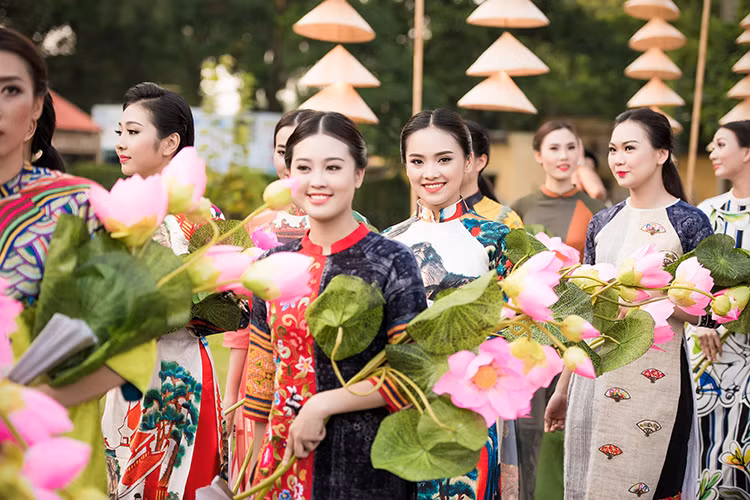 Kể từ khi rời cuộc thi, Tố Như trở thành gương mặt sáng giá được nhiều nhà thiết kế săn đón.