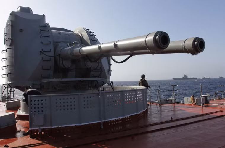 Góc ảnh nhìn tàu boong tàu tuần dương lớp Kirov cùng tham gia nhóm tác chiến tàu sân bay Nga tới Syria. Nguồn ảnh: Sputnik