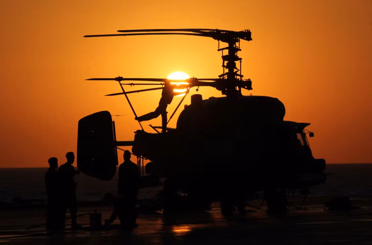 Hoàng hôn trên tàu sân bay. Nguồn ảnh: Sputnik