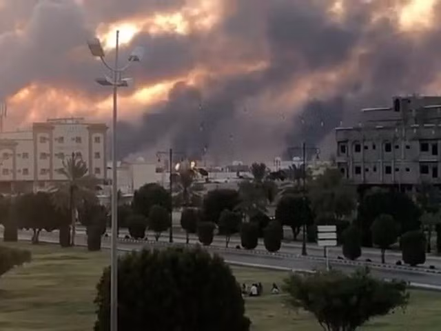 Đặc biệt hơn, cả Mỹ và Saudi Arabia đều cho rằng thực chất Iran mới là bên gây ra vụ tấn công, bởi các tay súng Houthi không thể chế tạo nổi vũ khí tinh vi và hành động quy mô như vậy.